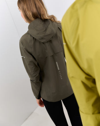 Lookbook Phantom Athletic Rain Jacket Women 61